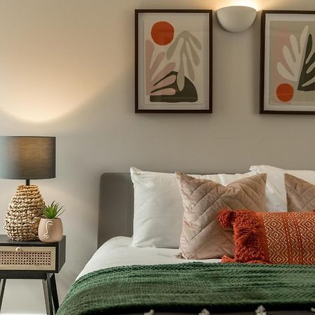 2 Bedroom Apartment With Park Views Shoreditch Лондон Екстер'єр фото