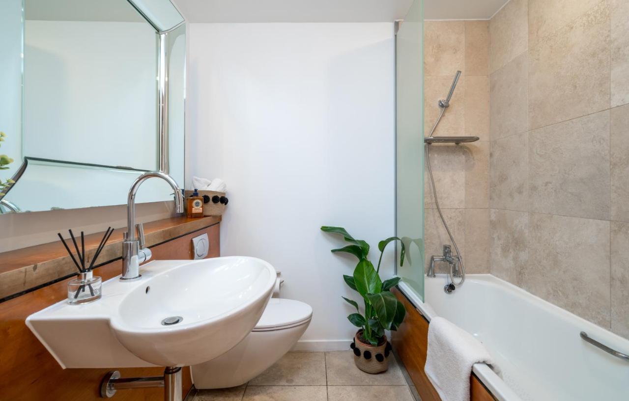 2 Bedroom Apartment With Park Views Shoreditch Лондон Екстер'єр фото