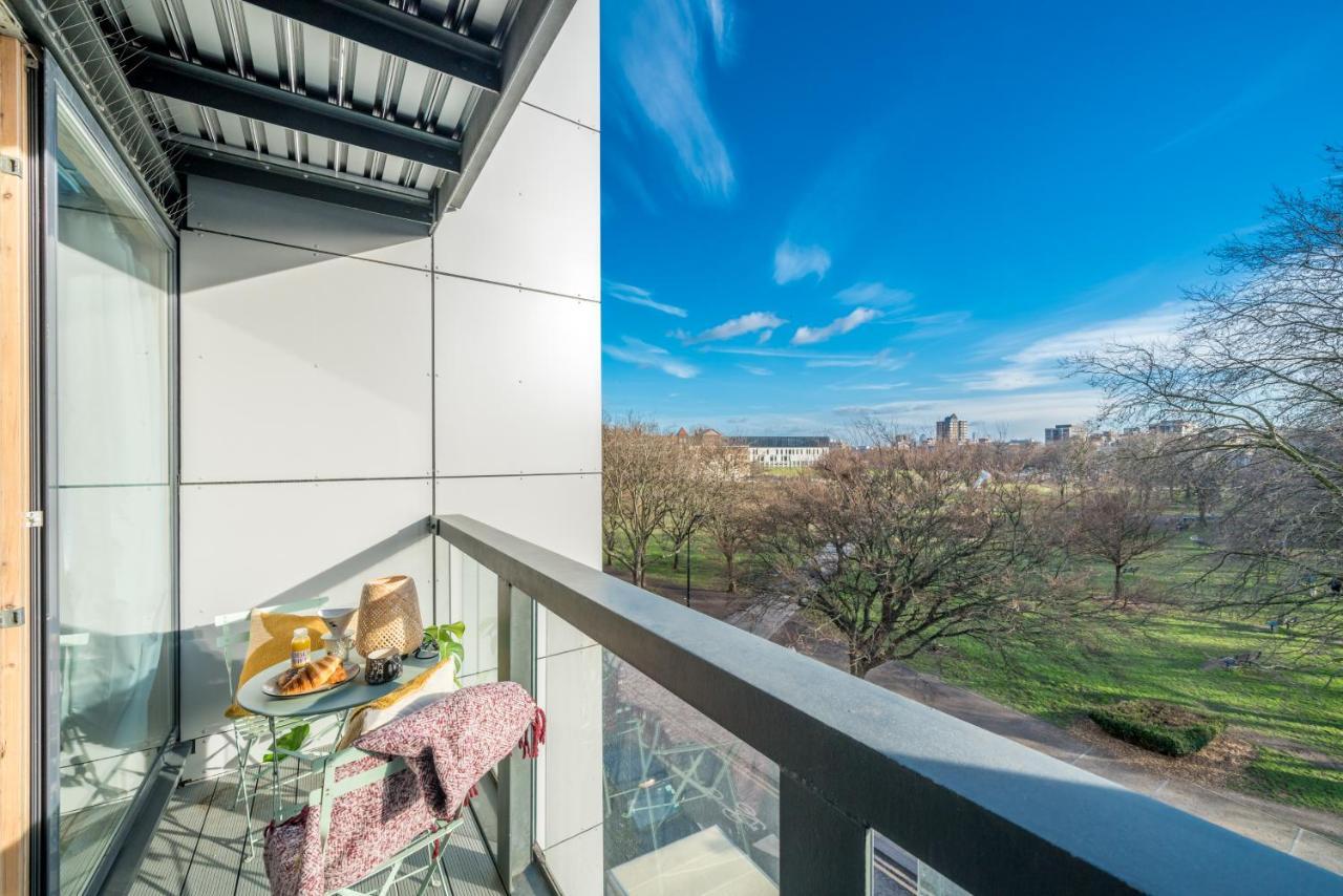 2 Bedroom Apartment With Park Views Shoreditch Лондон Екстер'єр фото